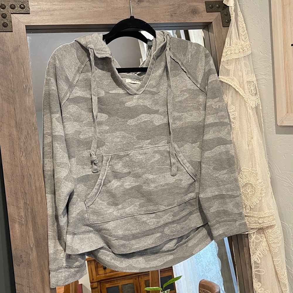 Maurice’s Gray Camo Pullover Hoodie Women’s Size M